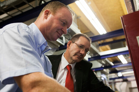 L'ingegnere Hages della Kaeser e il sig. Baumgarten della ZF Friedrichhafen a colloquio