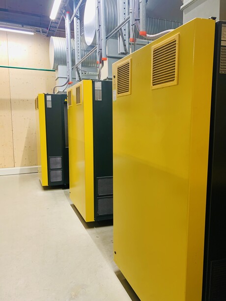 Tre compressori Kaeser garantiscono il necessario approvvigionamento d’aria compressa.