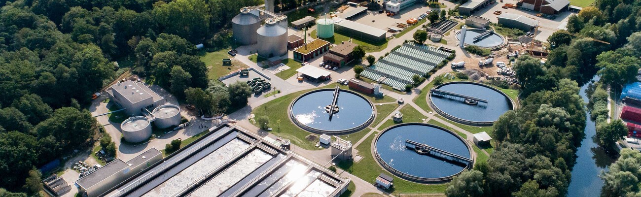 Bacini di chiarificazione dell'impianto di depurazione di Lüneburg.