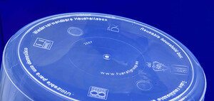 Fondo di una bottiglia di plastica prodotta dall’azienda Fürst GmbH.